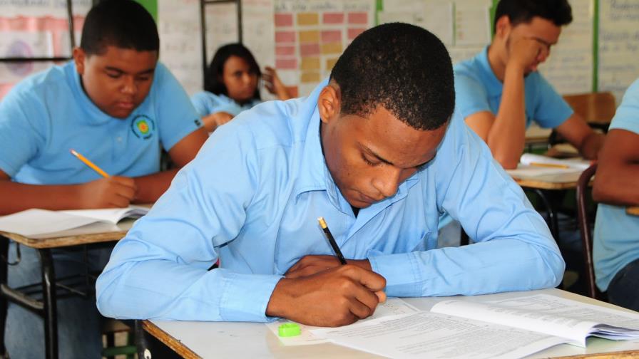 Programa de apoyo aportó RD$2,800 millones al Ministerio de Educación Programa de apoyo aportó RD$2,800 millones al Ministerio de Educación