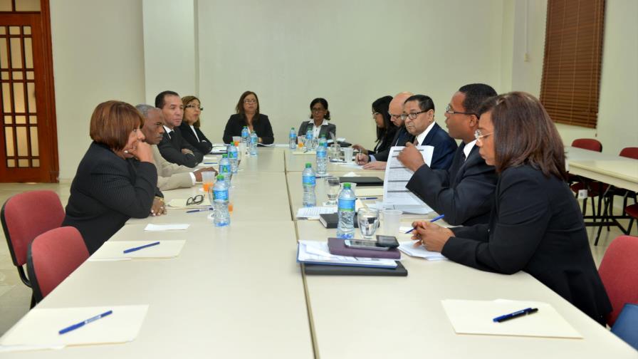 La Comisión Administración de Justicia sesiona en Puerto Plata
Comisión Administración de Justicia sesiona en PP La Comisión Administración de Justicia sesiona en Puerto Plata
Comisión Administración de Justicia sesiona en PP