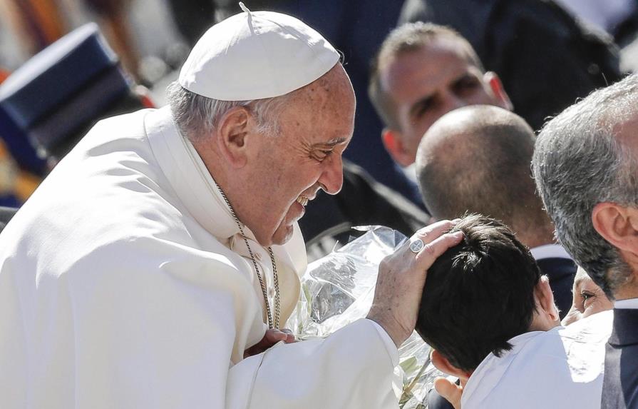 El papa recibió a arzobispo francés investigado por ocultar caso pederastia