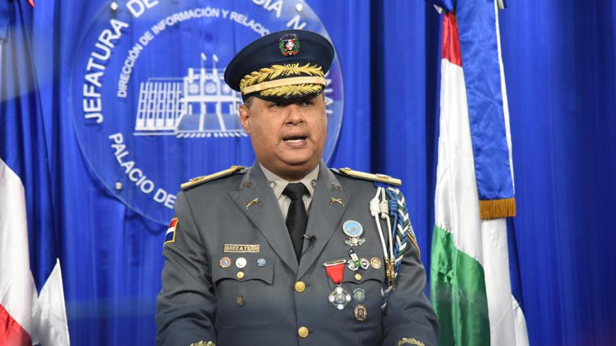 Policía niega crisis de materiales de oficina y combustible