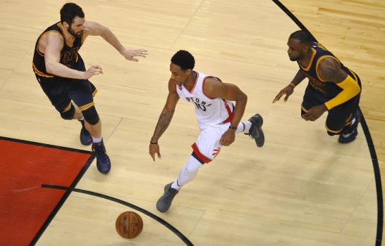 DeRozan y Biyombo controlan a Cavaliers con importante triunfo en final del Este DeRozan y Biyombo controlan a Cavaliers con importante triunfo en final del Este