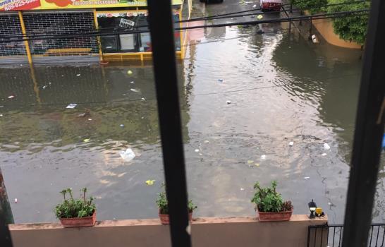 En Arroyo Hondo    residentes quedan atrapados por agua