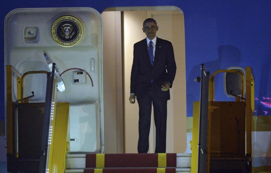 Obama llega a Vietnam para reforzar la cooperación económica y en defensa