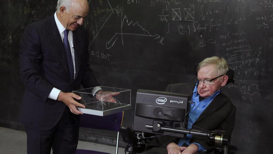  Stephen Hawking recibe el Premio Fundación BBVA Fronteras del Conocimiento