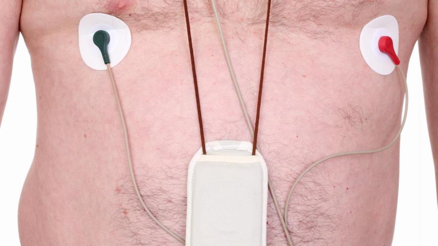 Diseñan un dispositivo que monitoriza el corazón y se adhiere al cuerpo