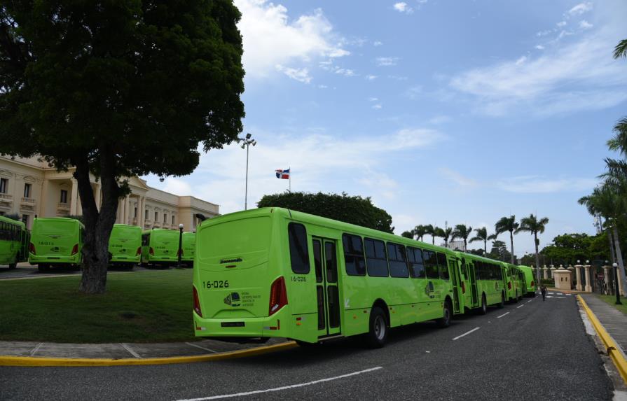 Entregan 98 autobuses para rutas alimentadoras del Metro