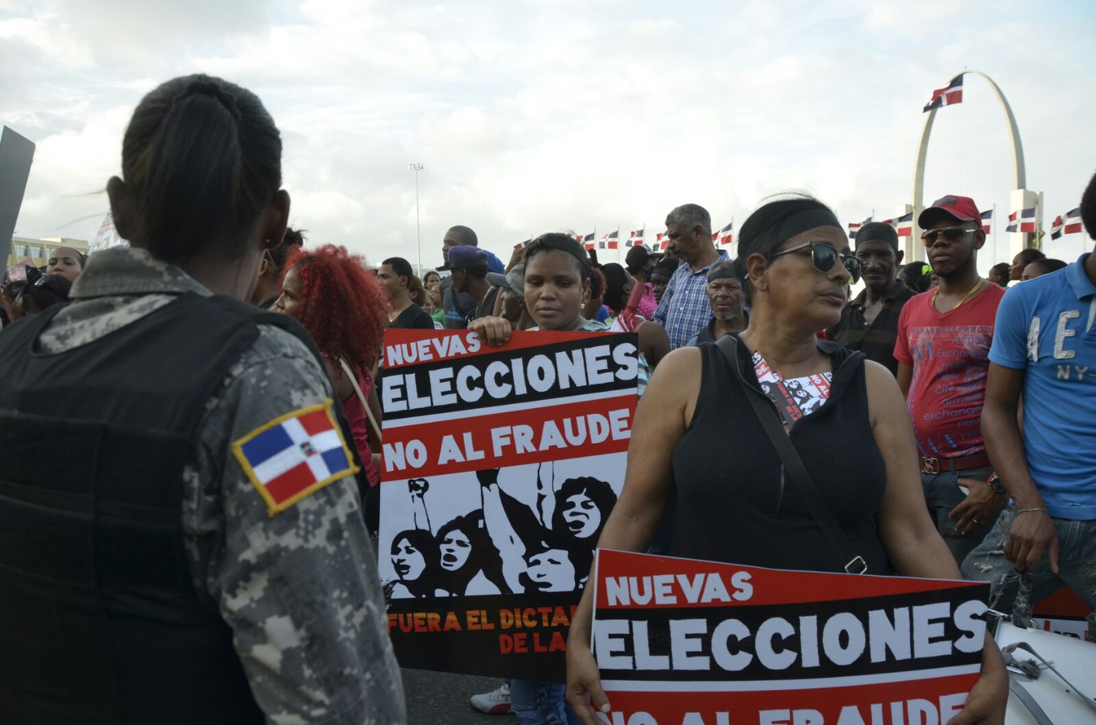 El PRM y partidos opositores protestan ante la Junta Central Electoral