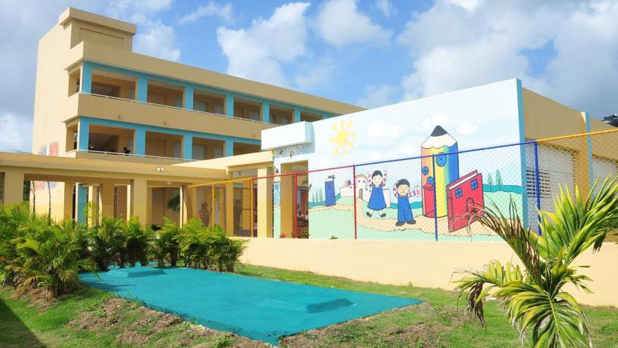 Presidente Medina retoma programa de inauguraciones de escuelas 