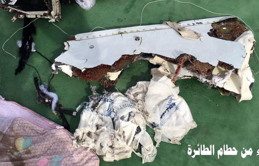 Forenses egipcios no pueden confirmar si hubo explosión en cabina del avión 