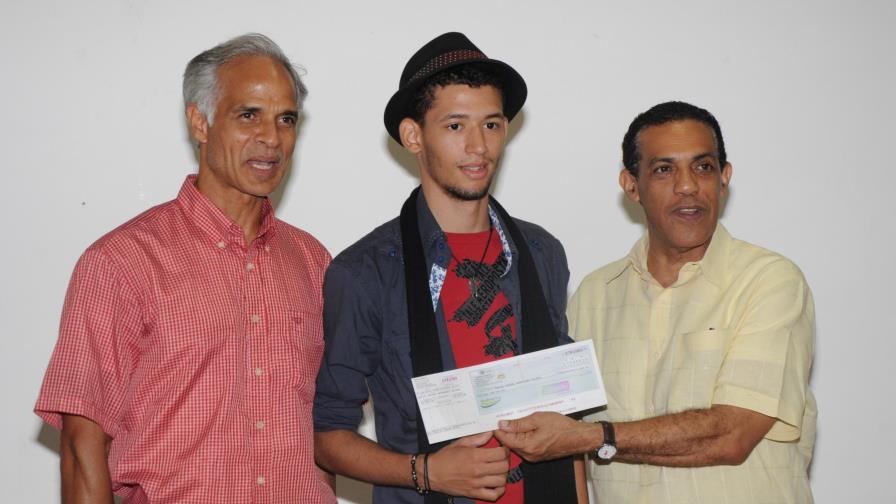 Cultura entrega premios a los ganadores del Festival Nacional de Teatro Emilio Aparicio 