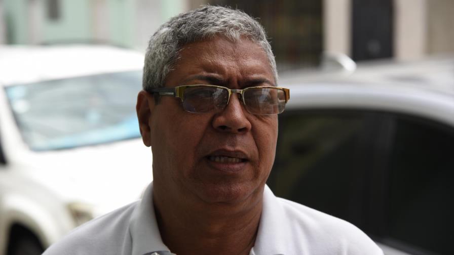 Denuncian que camiones hunden un tramo de la calle Palo Hincado