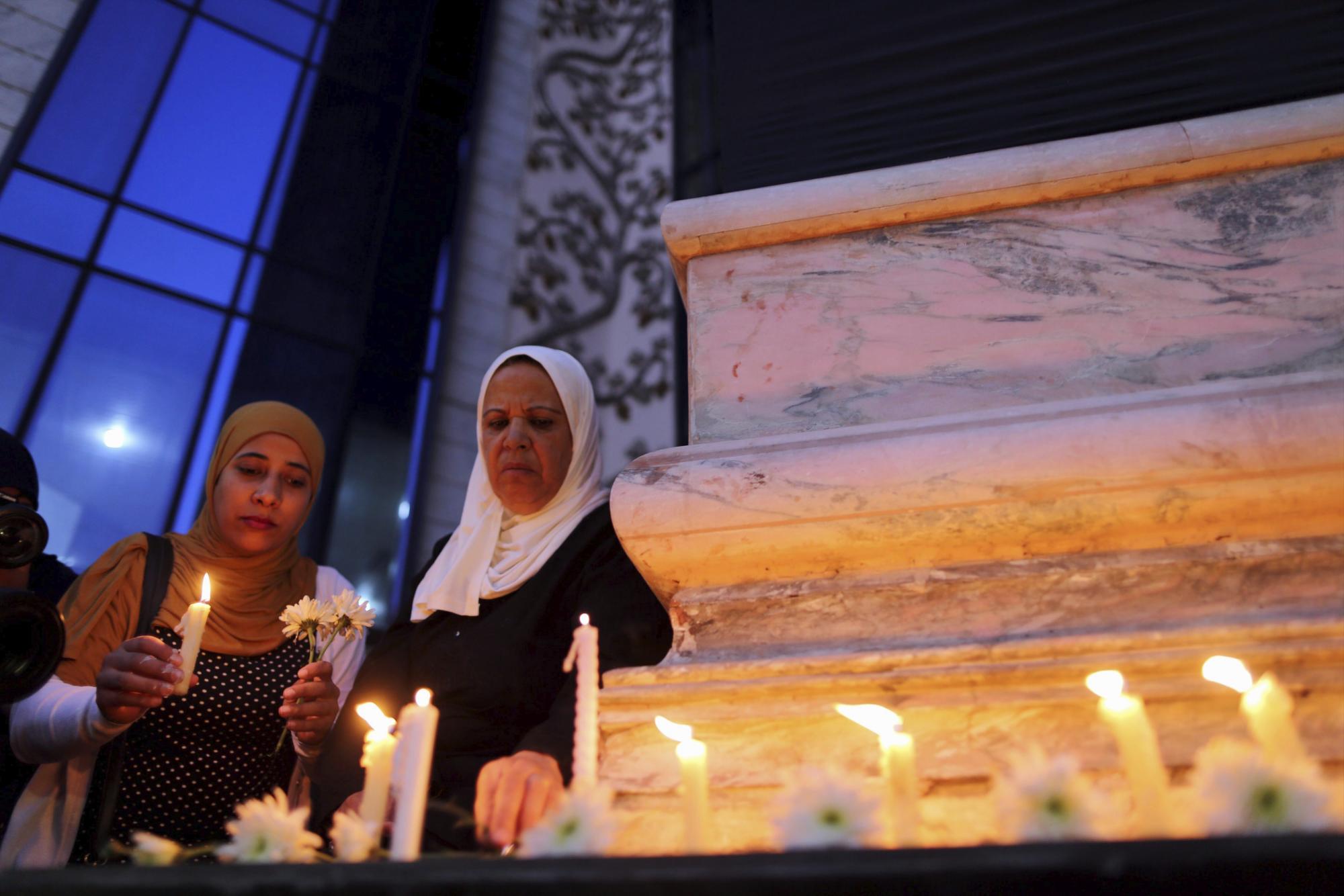 Vigilia por víctimas avión de Egyptair