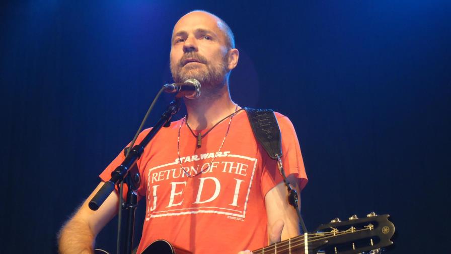 Hallan un cáncer cerebral terminal a Gord Downie, cantante de Tragically Hip 