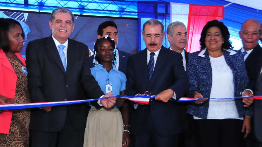 Presidente Medina inaugura dos escuelas con la jornada extendida en Santo Domingo Norte 