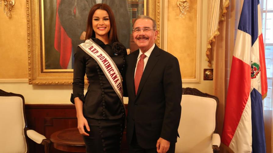Presidente felicita a Clarissa Molina, Nuestra Belleza Latina 2016 Presidente felicita a Clarissa Molina, Nuestra Belleza Latina 2016