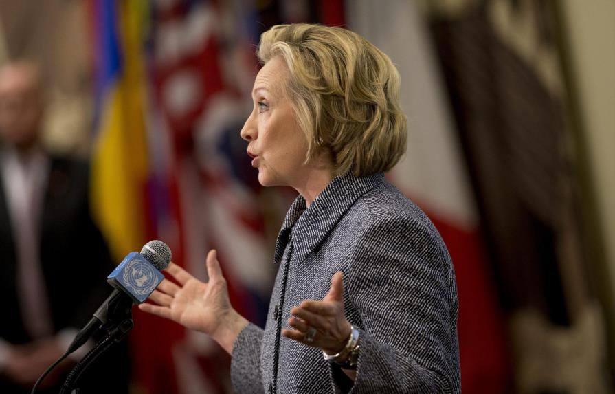 Departamento de Estado dice que Hillary Clinton violó sus normas de comunicación