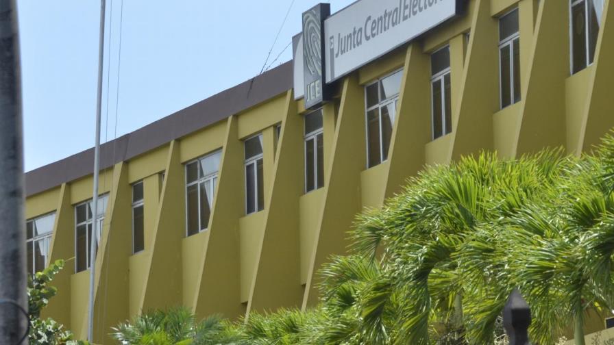 La JCE hace un puente  laboral hasta el lunes