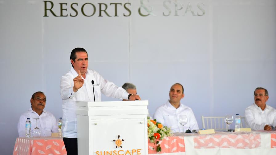 Ministro de Turismo dice que en primer cuatrimestre de 2016 llegaron más de dos millones turistas 