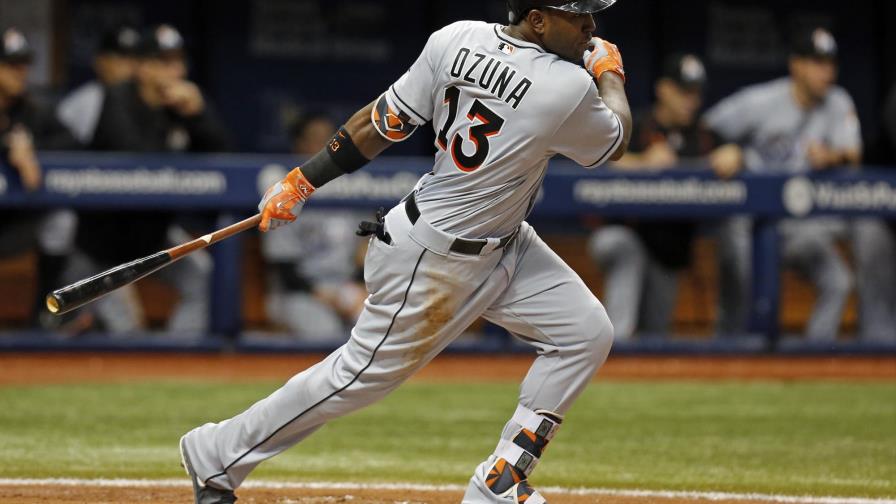 Ozuna y Gillespie lucen en victoria de Marlins 