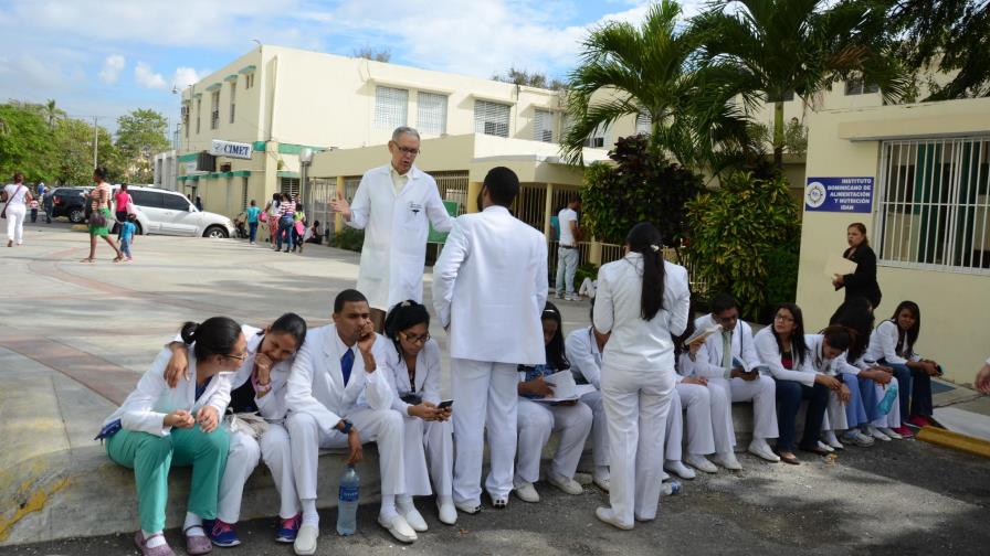 Médico del hospital Gautier pide más plazas para residencias médicas