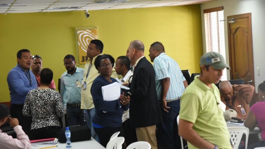 Validación del voto preferencial genera disputas entre delegados de los partidos en SDE