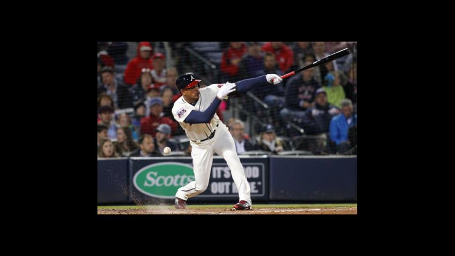 El pelotero cubano Héctor Olivera, suspendido 82 juegos por violencia doméstica 