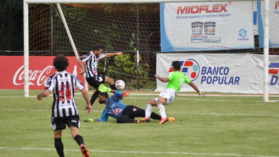 Atlético Vega Real sube al cuarto puesto al empatar con Bauger