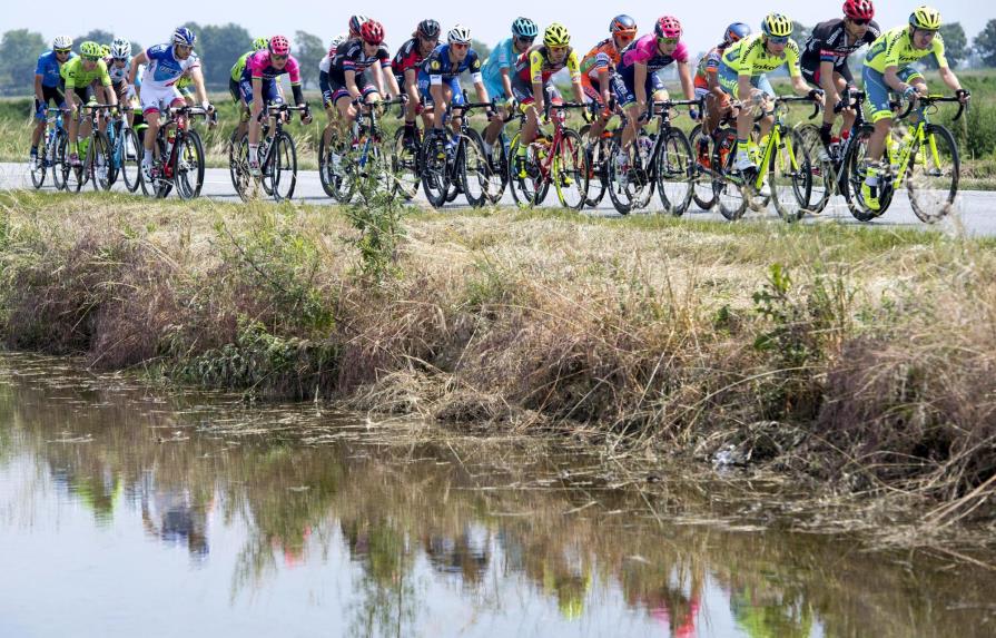 Colombiano Chaves se apodera del jersey rosado en el Giro 