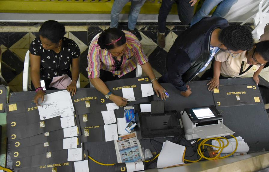 Juntas del Distrito y Santo Domingo Norte siguen contando
DN y SDN, únicas JE contando votos;        SDE termina conteo
