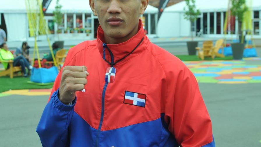 Leonel de los Santos va a boxeo Córdoba Cardín en Cuba