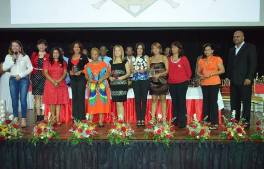 Liga Pimentel premia sus atletas más destacados del 2015