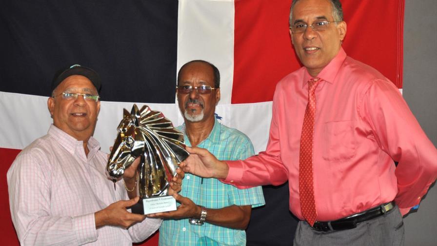 Ana Tani gana clásico hípico Día de las Madres