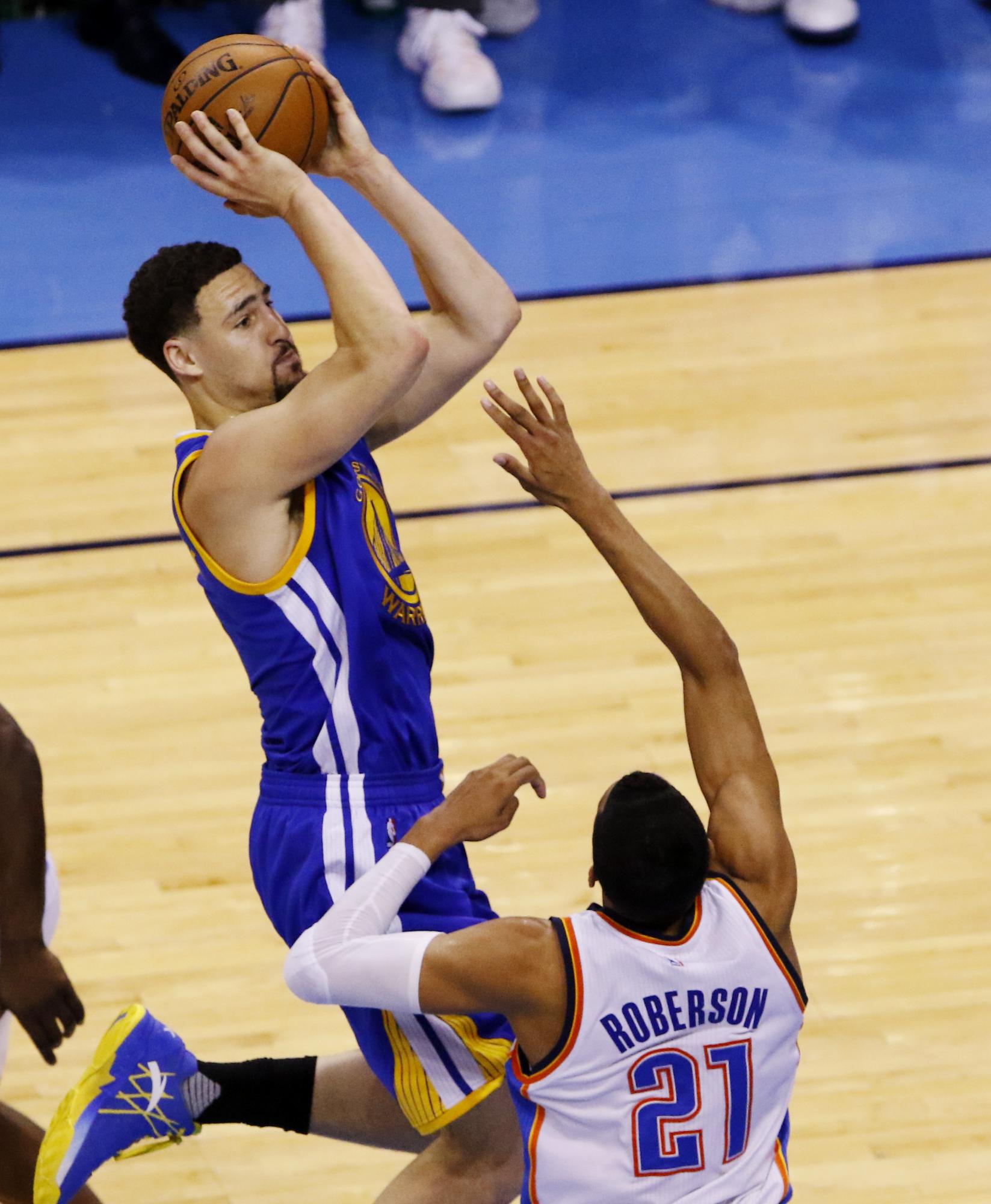 Andre Roberson (21), en plena acción ofensiva el 28 de mayo del 2016 en el partido por la Conferencia Oeste de la NBA. 