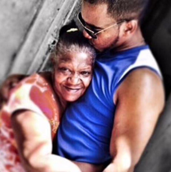 Liondy Ozoria y su mamá.