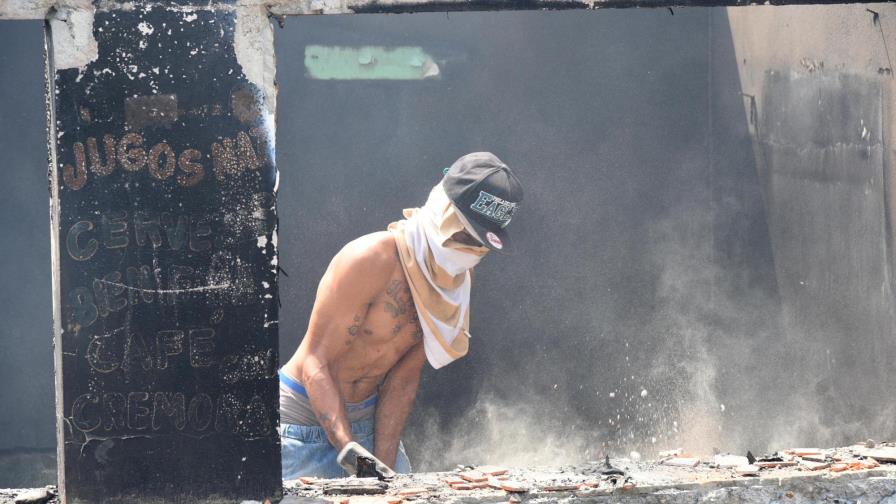 Fuego de La Vega arruinó a medianos y pequeños comerciantes Fuego de La Vega arruinó a medianos y pequeños comerciantes