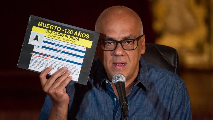 Chavismo asegura que 10.000 firmas para revocatorio son de fallecidos