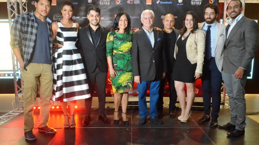 Este jueves premier de la película “La Familia Reyna”