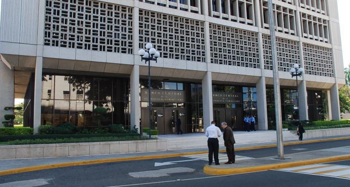 Banco Central: alzas de tasas de Reserva Federal no deberían tener “efecto importante” en economía dominicana