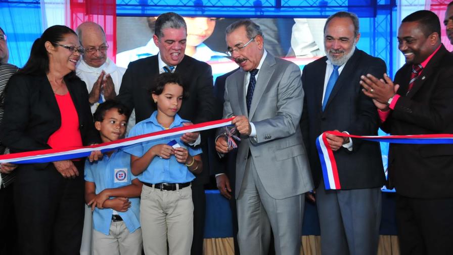 Presidente Medina entrega escuela de Básica en Villa Mella para 980 estudiantes Presidente Medina entrega escuela de Básica en Villa Mella para 980 estudiantes