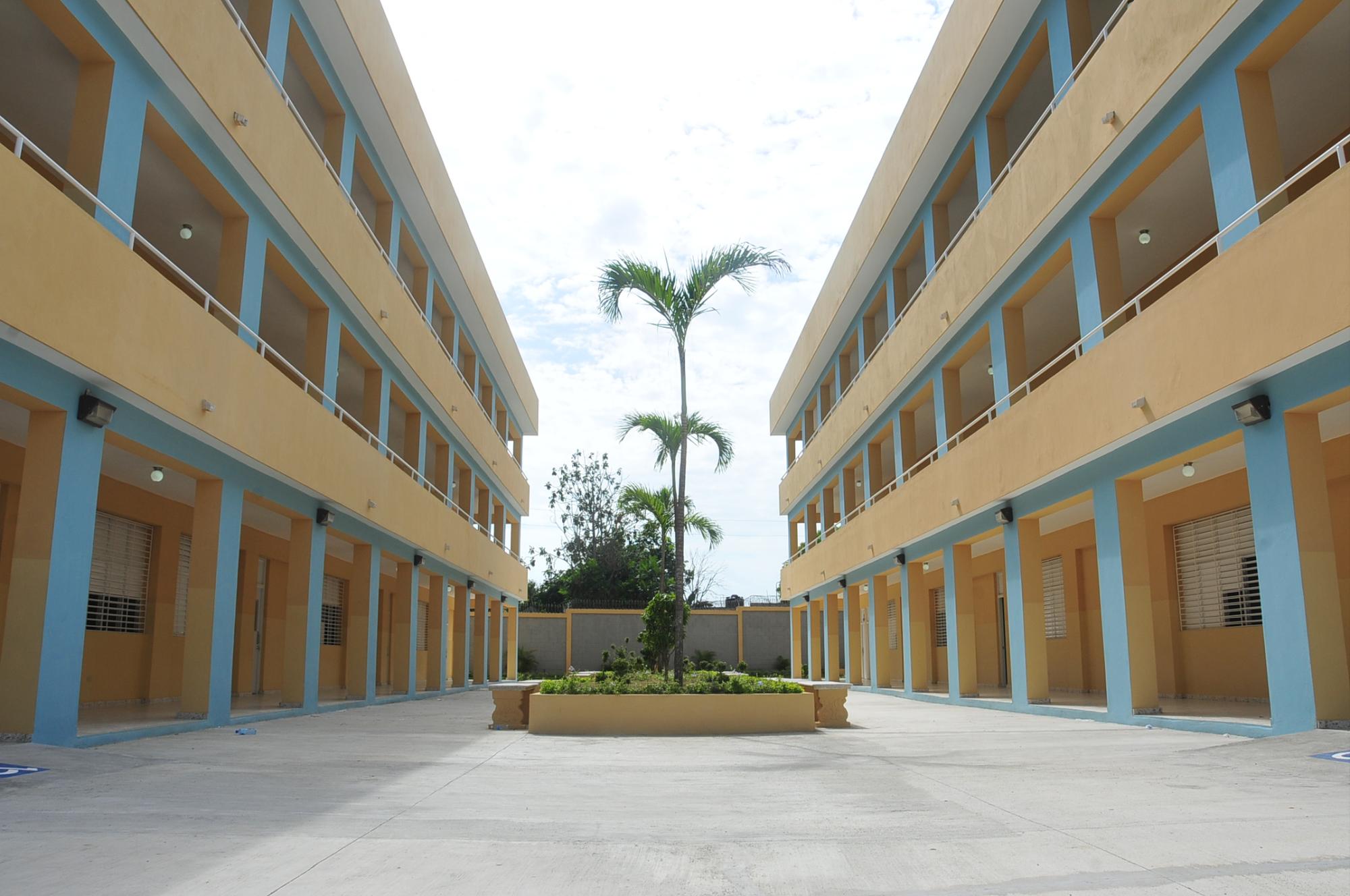 Presidente Medina entrega escuela de Básica en Villa Mella para 980 estudiantes - Diario Libre