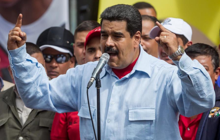 Maduro anuncia acción judicial contra directiva del Congreso 