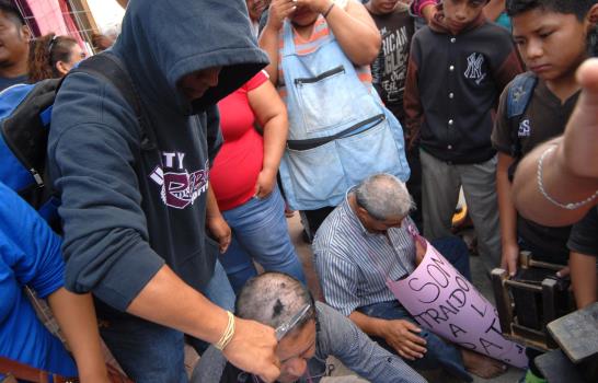 Rapan a directivos de escuelas por no sumarse al paro de maestros en México