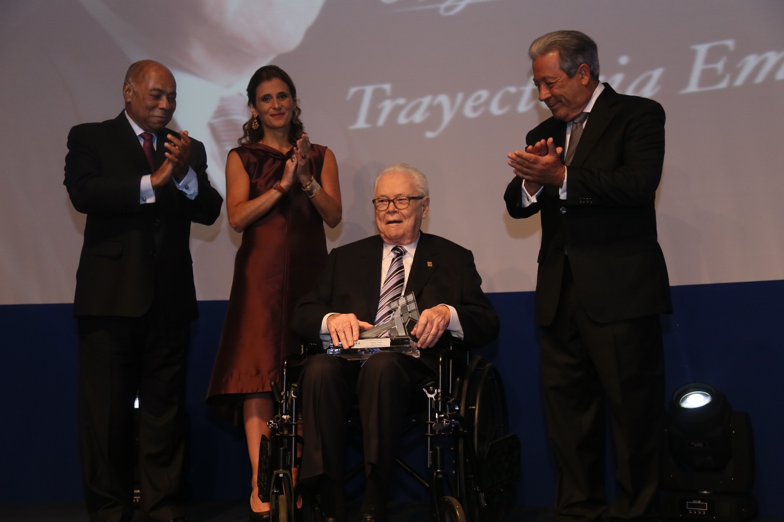 Por primera vez un reconocimiento especial a la Trayectoria Empresarial, el cual fue otorgado a don Alejandro Grullón