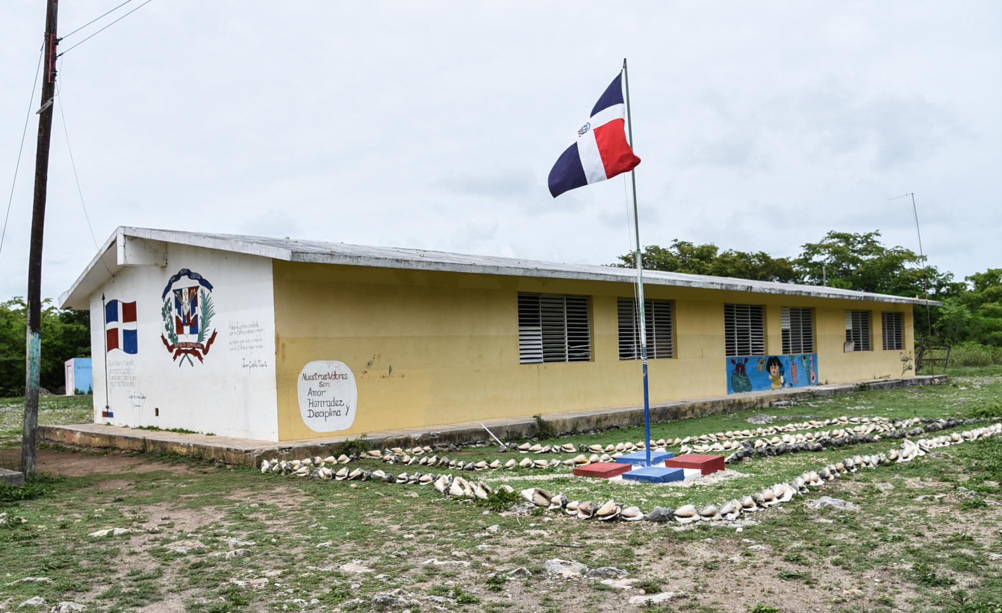 Vista de la escuela de Mano Juan