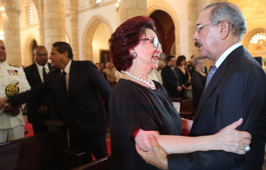 Presidente Medina ofrece condolencias a familiares de Imbert Barrera 