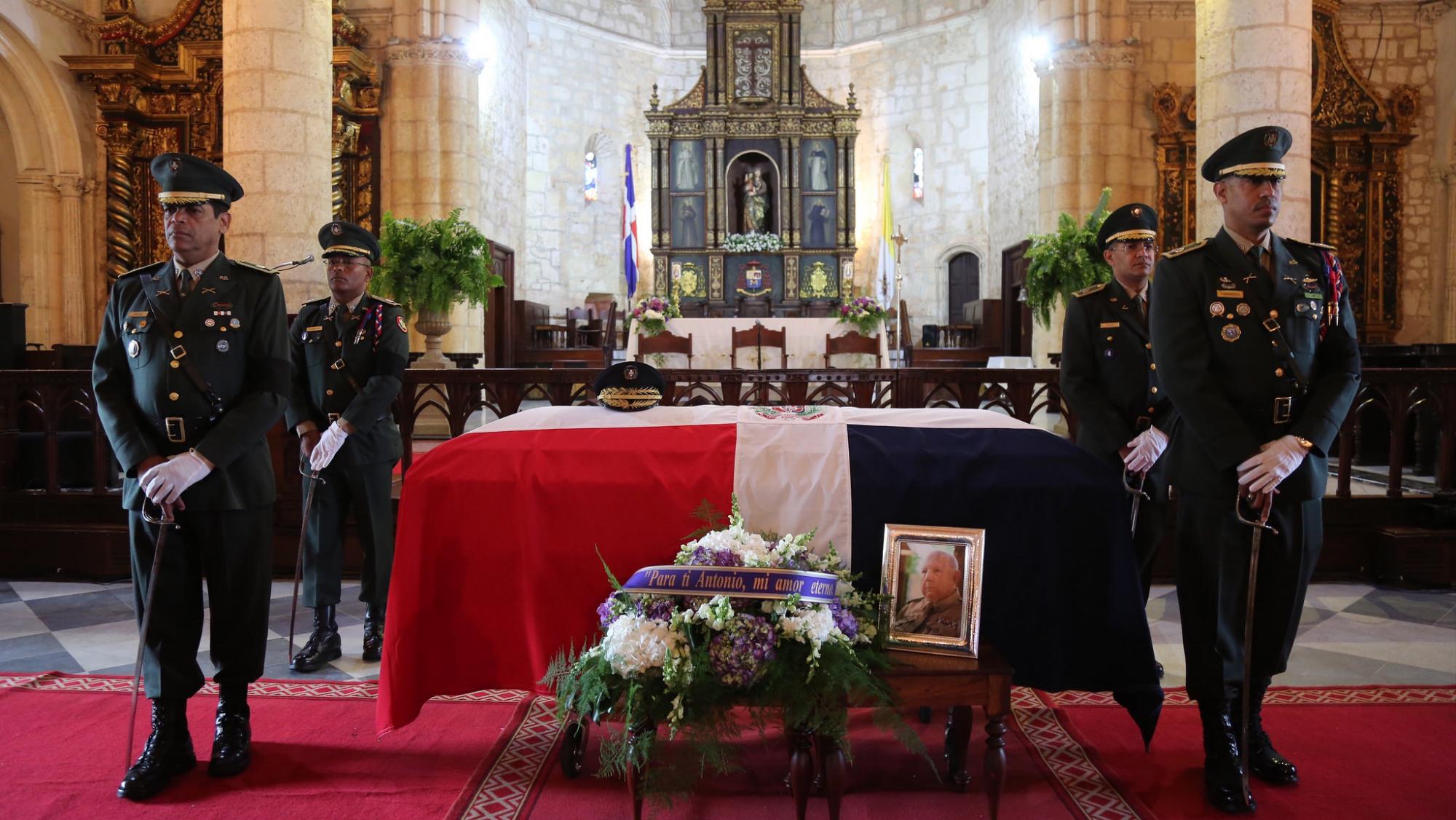 Féretro de Antonio Imbert Barrera. 