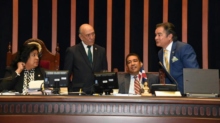 Senado reanuda sesión luego de asueto por elecciones