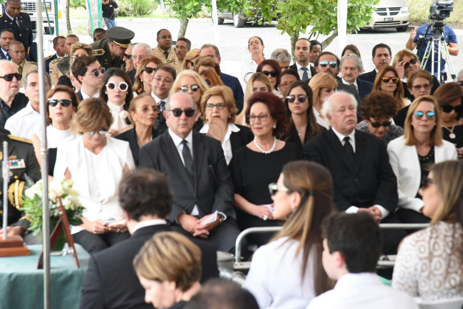 Los familiares de Antonio Imbert Barrera durante su sepelio.