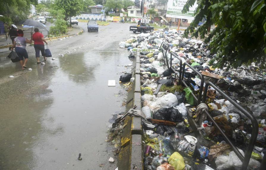 Obras Públicas y otras autoridades intervienen municipio de San Cristóbal por cúmulo de basura