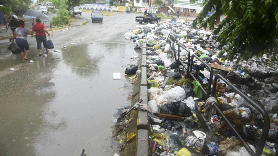 Obras Públicas y otras autoridades intervienen municipio de San Cristóbal por cúmulo de basura Obras Públicas y otras autoridades intervienen municipio de San Cristóbal por cúmulo de basura